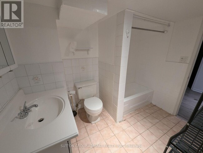 Building Photo - 41 Russfax Dr