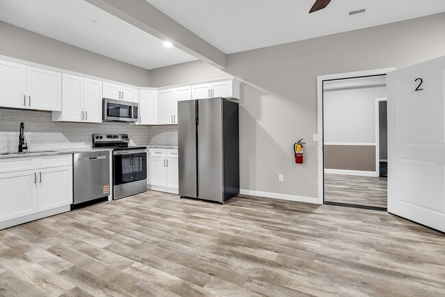 Building Photo - 70 Court St