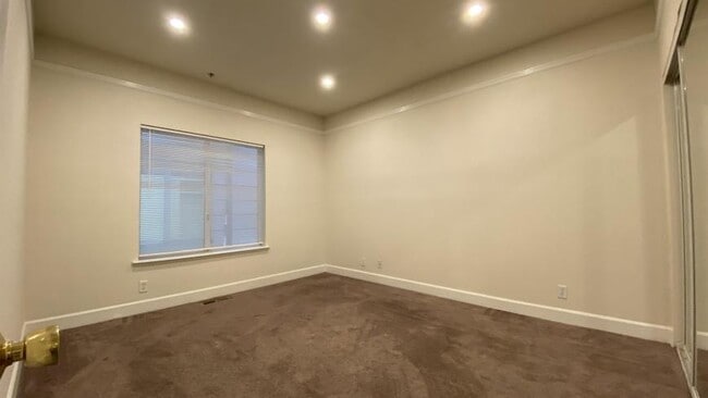 Building Photo - 3 bedroom in San Francisco CA 94118
