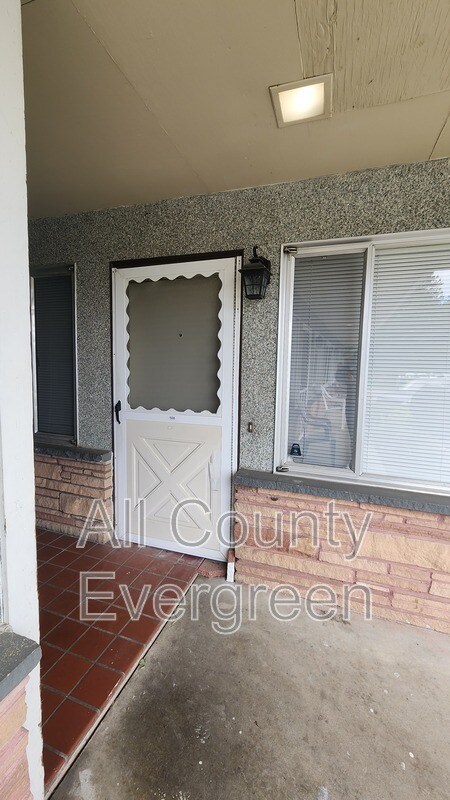 Building Photo - 508 1st Ave E