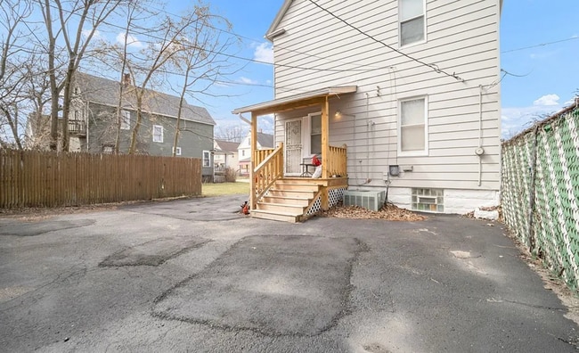 Building Photo - 1433 E 112th St