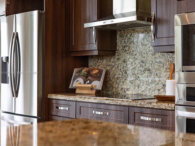 Foto del edificio - 2645 S Bayshore Dr