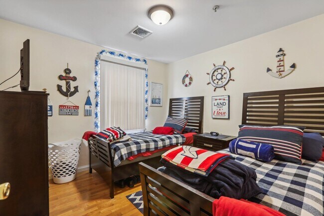 Building Photo - 6806 Madison St