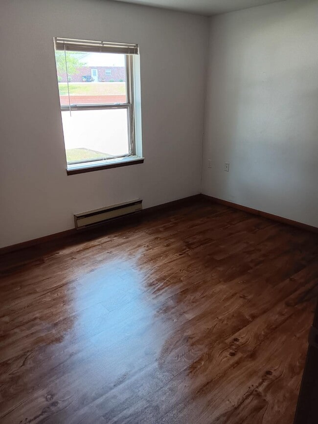 Foto del edificio - 125 Crescent Lake Rd