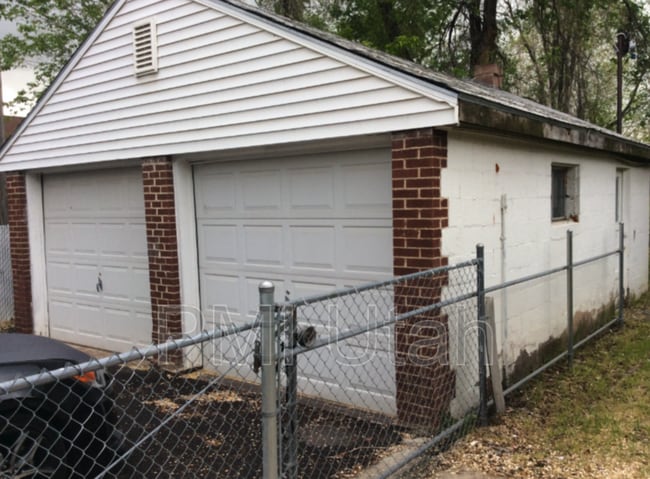 Building Photo - 1926 S Columbia Ln