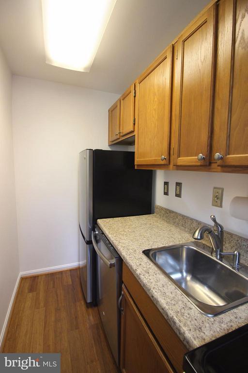 Building Photo - 1800 Queens Ln