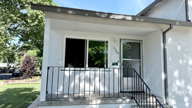 Foto del edificio - HOME FOR RENT