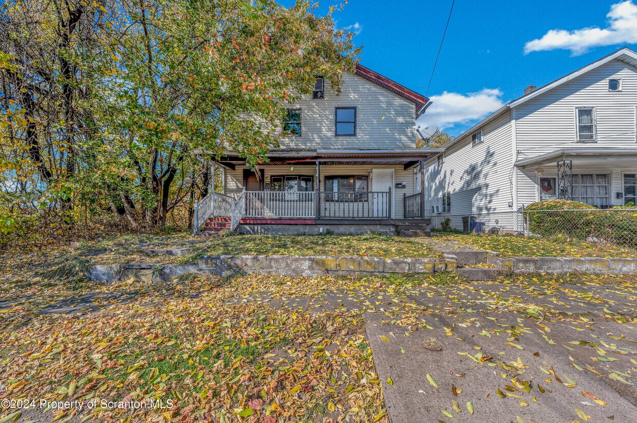 Primary Photo - 1515 Meylert Ave