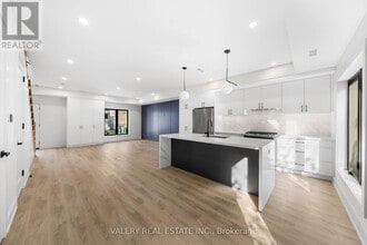 Building Photo - 158 Dovercourt Rd