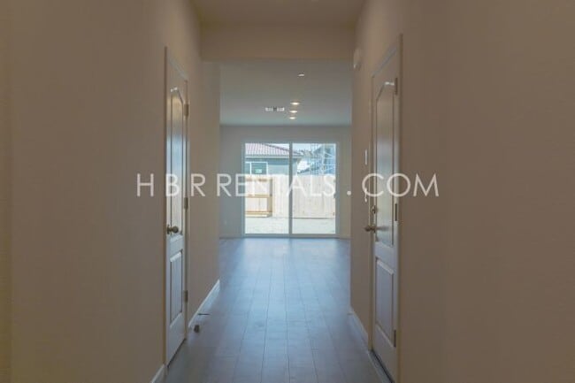 Foto del edificio - Modern & Spacious SINGLE STORY 4-Bedroom Home in Manteca – Fresh Updates & Comfortable Living