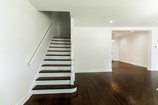 Building Photo - 4717 W Berteau Ave