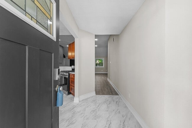 Building Photo - 16026 Beechnut St