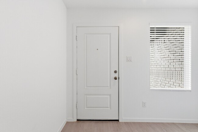 Foto del edificio - 6418 Geyser Starish Dr