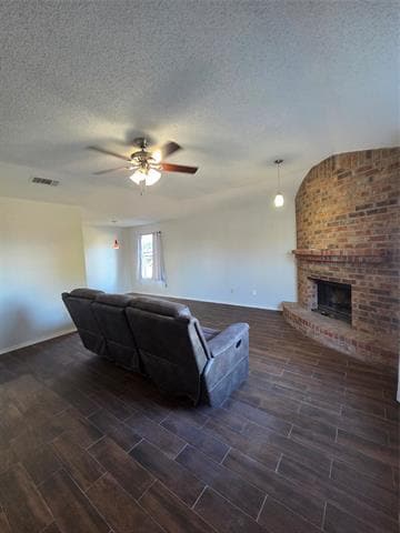 Foto del edificio - 6000 Maple Springs Dr