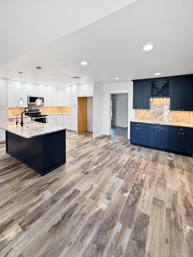 Building Photo - 1601 Cordoba Ln