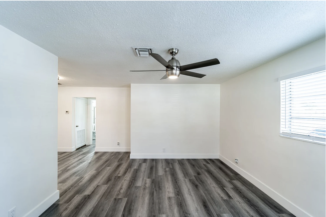 Building Photo - 4110 SW 24th Ct