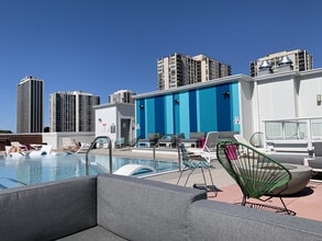 Building Photo - 1429 N Wells St