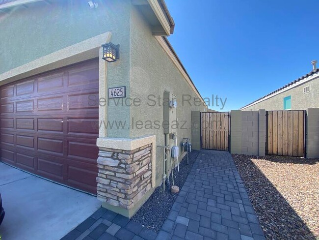Building Photo - 4625 Stonecrop Dr
