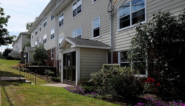 Building Photo - Maplehurst Apartments