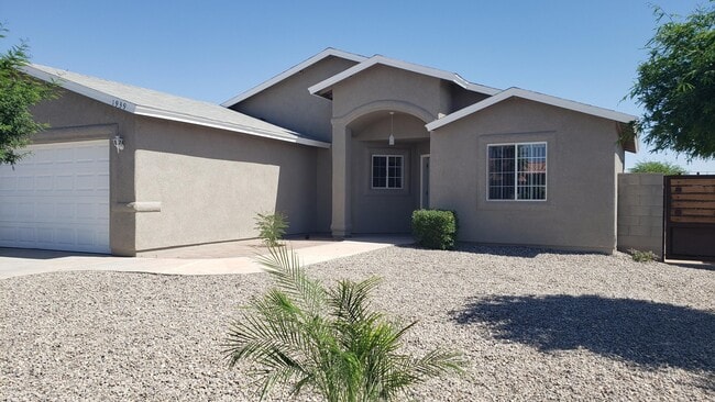 Building Photo - 1939 San Luis Ln