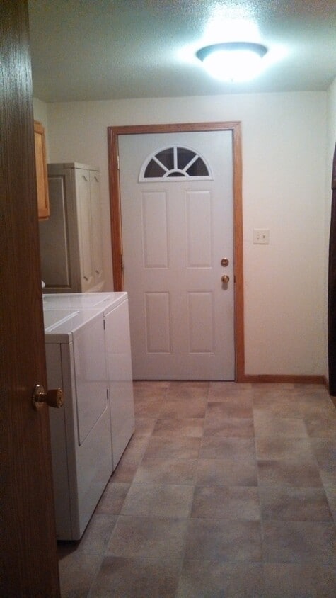 Primary Photo - 3 BED | 2 BATH | SINGLE LEVEL | NORTH