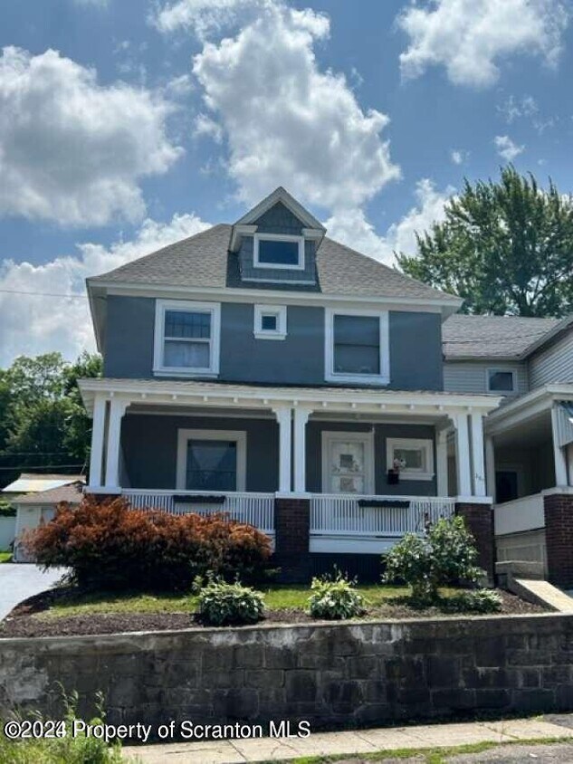 207 Valley, Olyphant, PA 18447 Room for Rent in Olyphant, PA