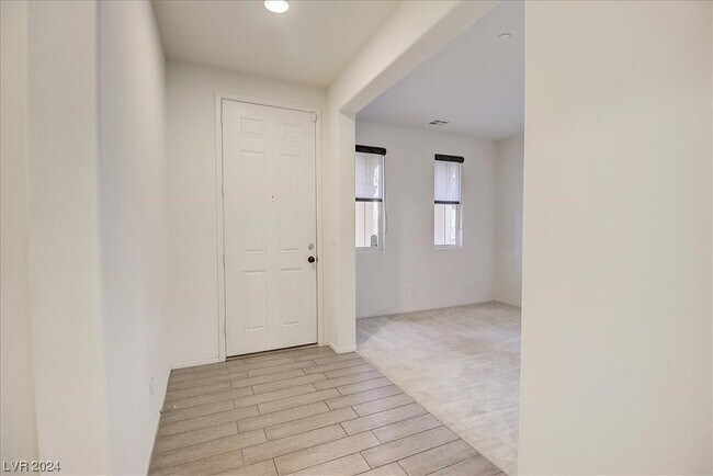 Foto del edificio - 3056 Camino Sereno Ave