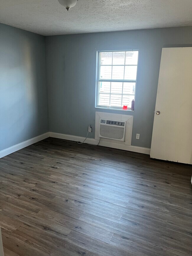 Building Photo - 204 N Warren St