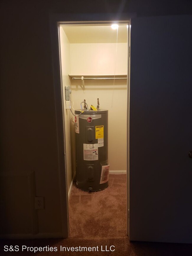 Foto del edificio - 2415 Allenbrook Dr