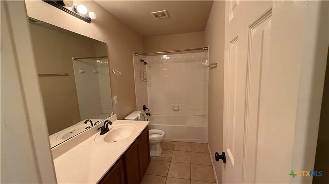 Building Photo - 6904 Osbaldo Dr