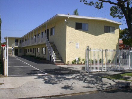 Primary Photo - 1002 Lakme Ave