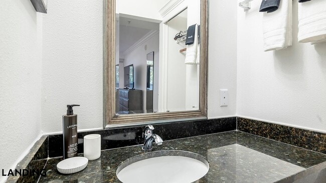 Building Photo - 2851 Maingate Village Cir
