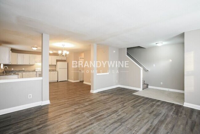 Building Photo - MOVE IN SPECIAL!! - MAY FREE with move in ...