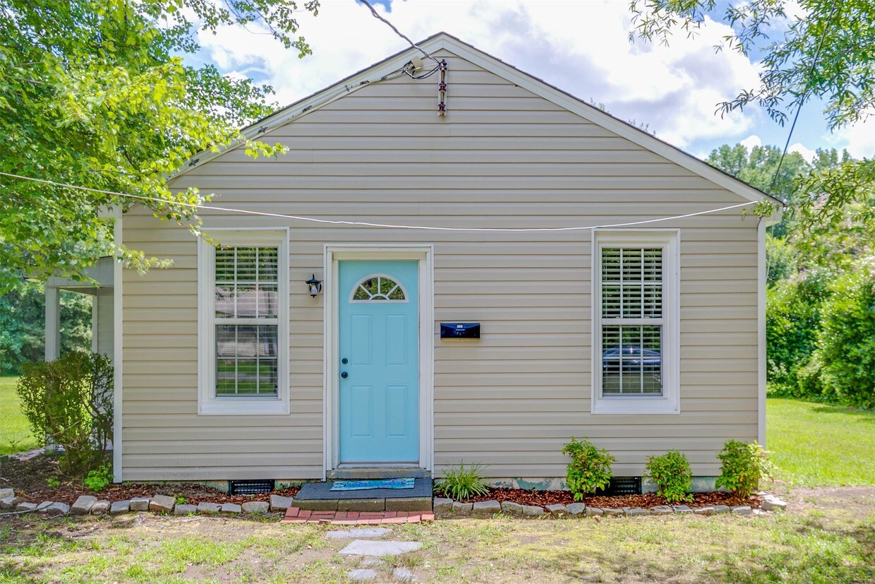 Primary Photo - 109 S Kalmia Ave