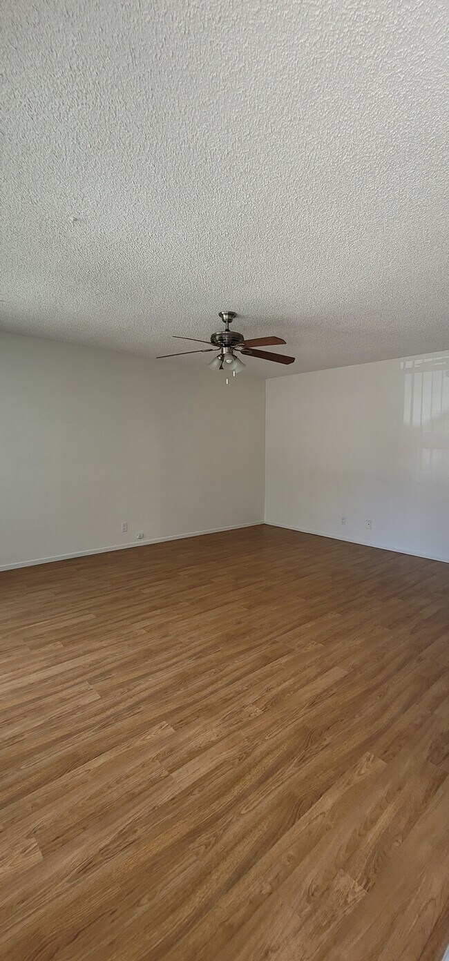 Foto del edificio - 25610 Oak St