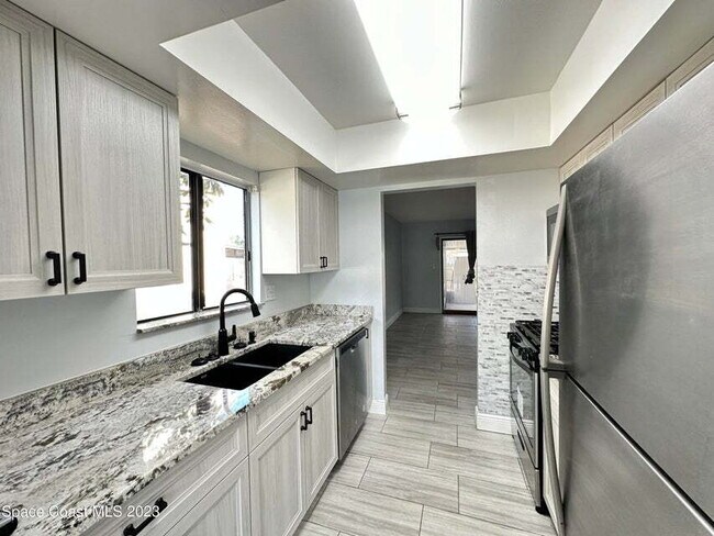 Foto del edificio - Titusville Townhouse