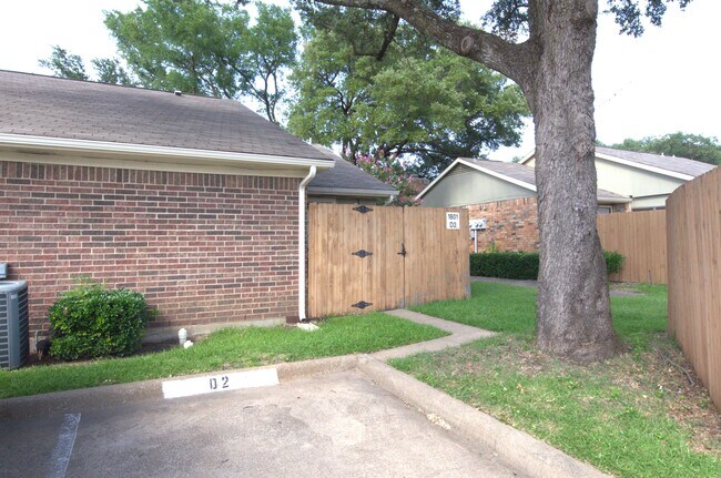 Foto del edificio - 1801 W Spring Creek Pky