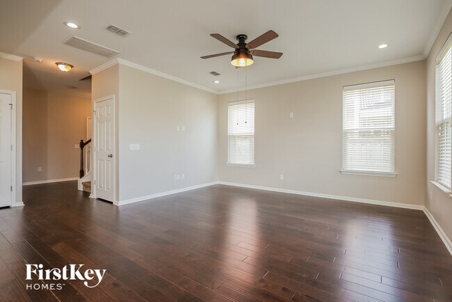 Foto del edificio - 437 Northern Red Oak Dr