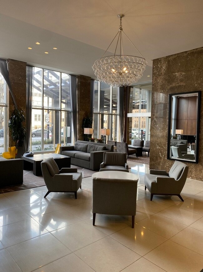 Foto del edificio - 655 W Irving Park Rd