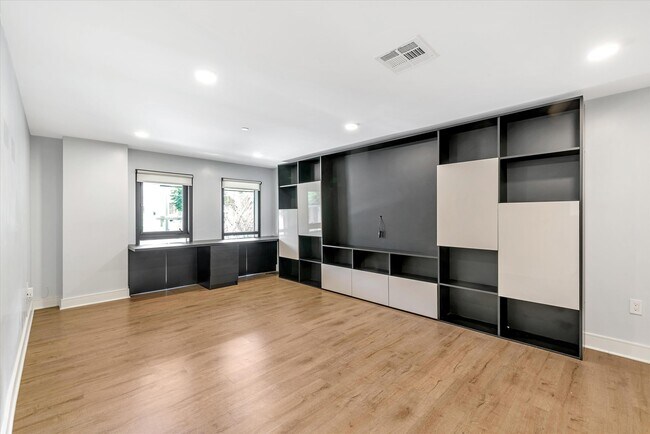 Building Photo - 6030 Seabluff Dr