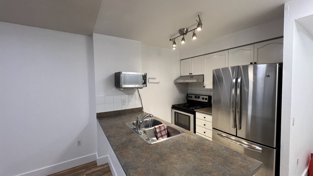 Primary Photo - 55 Strathaven Dr