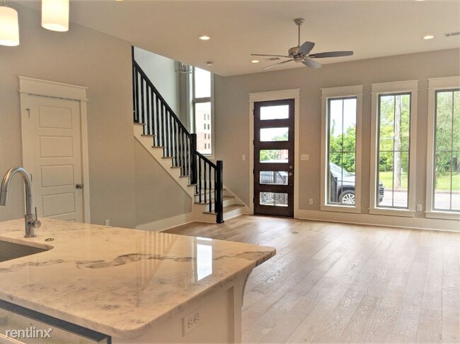Building Photo - 3 br, 2.5 bath Condo - 131 S 31st Ave.