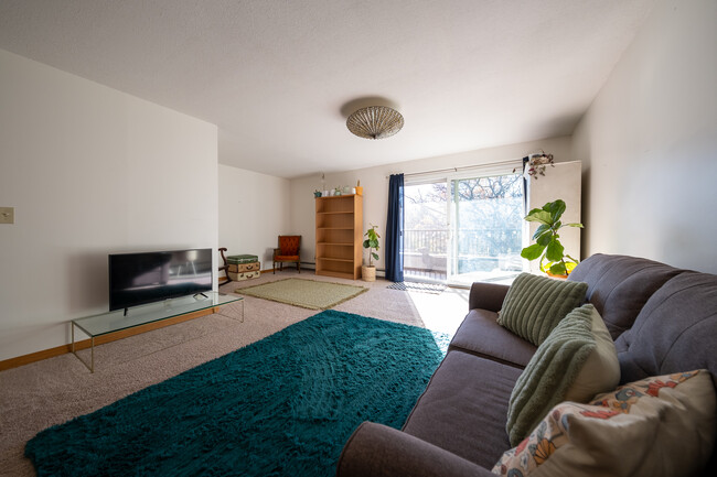Foto del edificio - 2220 Midland Grove Rd