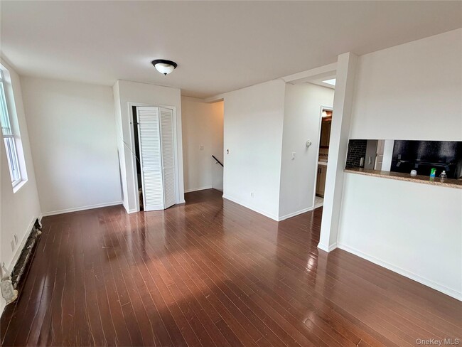 Building Photo - 1227 Bryant Ave