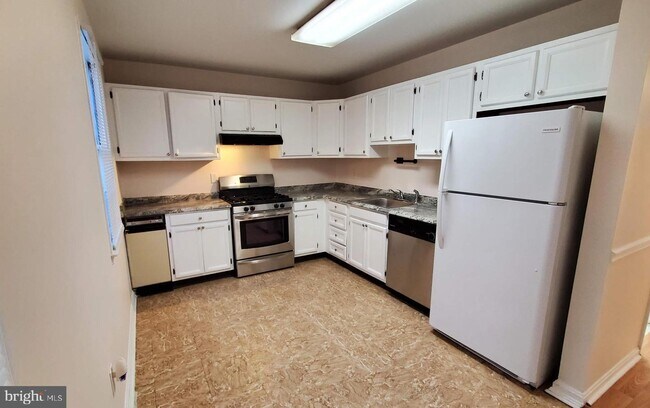 Foto del edificio - 760 Quince Orchard Blvd