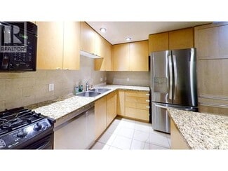 Building Photo - 9133 Hemlock Dr