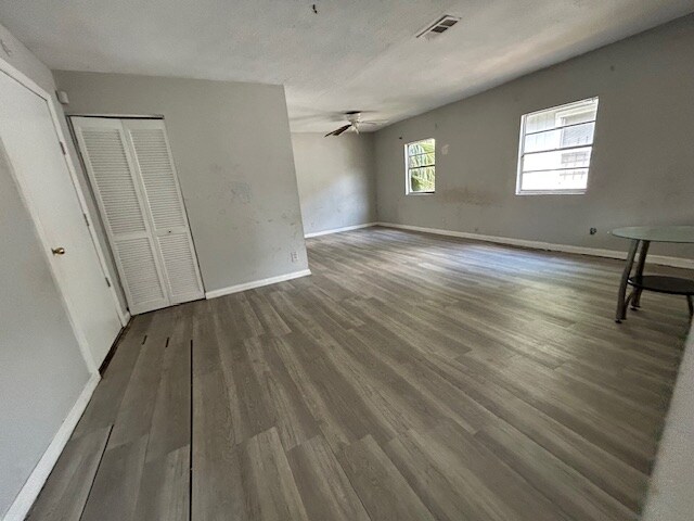 Foto del edificio - 1251 Grothe St