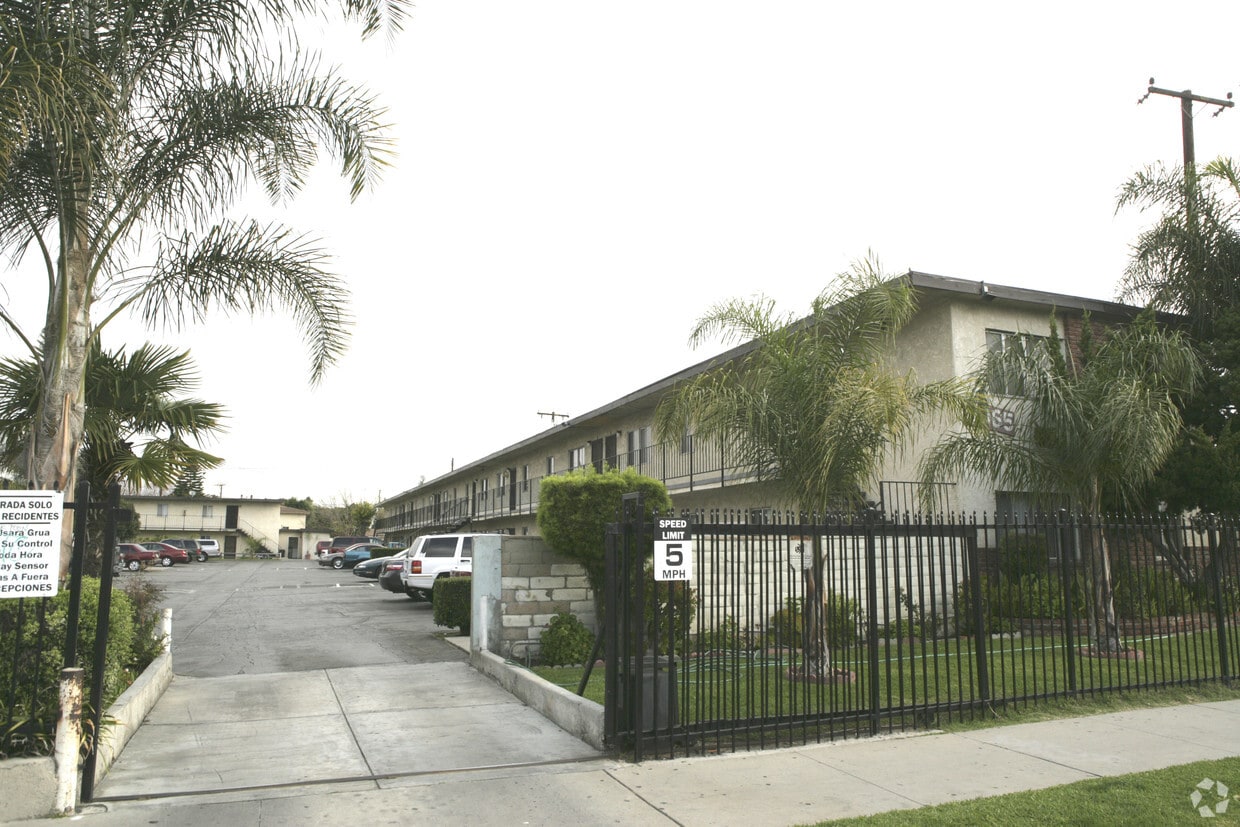 Primary Photo - La Ter Apartments