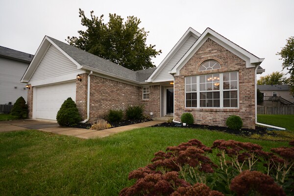 Frente - 582 Redfox Ct N
