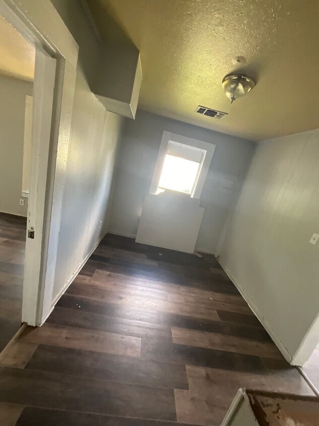 Foto del edificio - 433 Yarbrough St.-